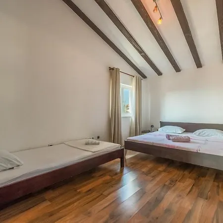 Gasthuis Tonci Og 3*